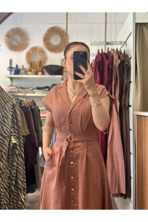 METAL DÜĞMELİ KEMERLİ ELBİSE