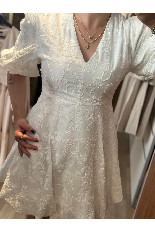 İŞLEMELİ ELBİSE