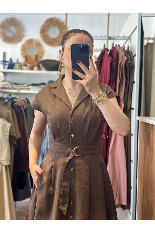 METAL DÜĞMELİ KEMERLİ ELBİSE